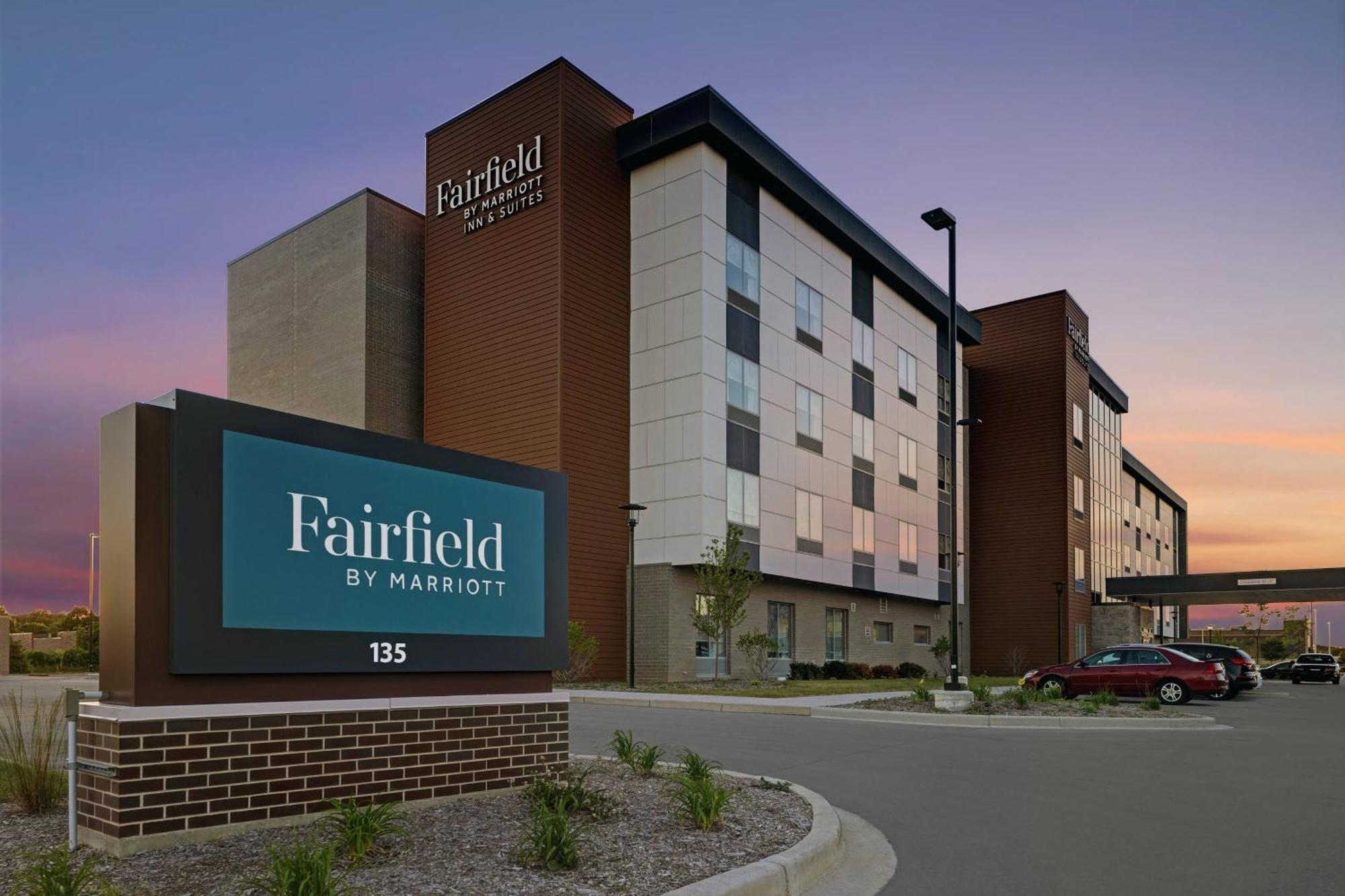 Fairfield Inn & Suites By Marriott Milwaukee Brookfield Zewnętrze zdjęcie